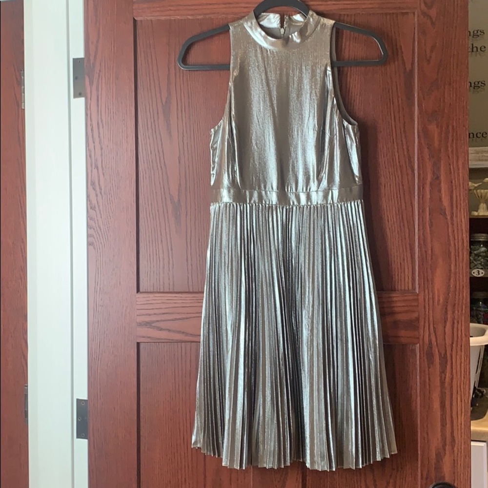 Metallic sleeveless cocktail dress
